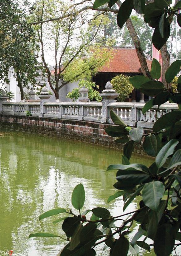 DNSG(10) 82-83(An-thai).indd Thăm đền Hai Bà Trưng đất Mê Linh