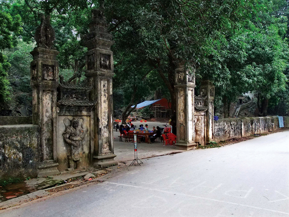 1 Nuitram Núi Trầm, thắng cảnh bên dòng sông Đáy