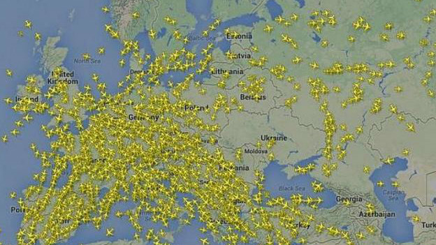 Trong hình là không phận Ukraine sau vụ rơi máy bay.