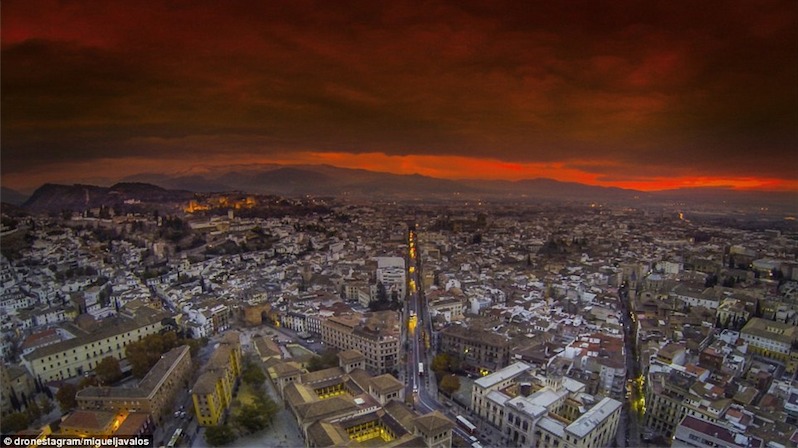 7. Thị trấn cổ Granada một chiều hoàng hôn Tây Ban Nha rực lửa