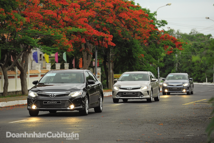 DN618_XH310715_Toyota-Camry-2015 - 15