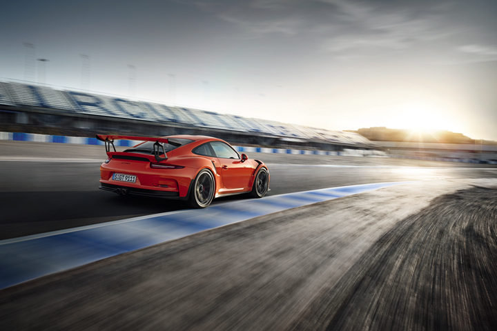 Dn-tin-011015-porsche-1